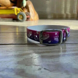 Princess dog collar - please note small stain from wear. Size medium.